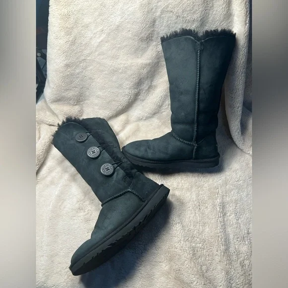 Ugg Womens Black Size 6 Bailey Button - Picture 4 of 7